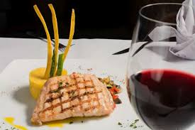 vin rouge et poisson