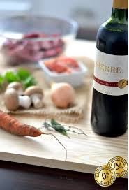 Sublimer vos Plats avec du Vin Rouge en Cuisine : Conseils et Astuces pour Réussir vos Recettes