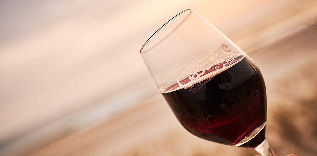 Découvrez l’Art du Vin de Rouge : Plaisirs et Saveurs en Bouteille