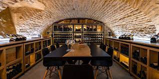 Exploration Sensorielle: La Cave à Vin et la Dégustation
