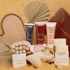 Coffret cadeau beauté femme : le guide pour choisir le cadeau idéal